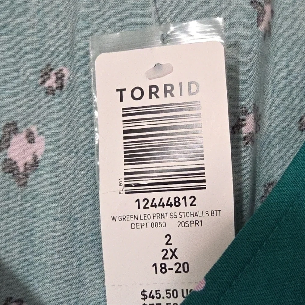 Torrid Blouse Green Animal Print Size 2 (18-20) NWT - Picture 3 of 9